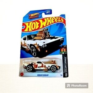 MATTEL Hot Wheels 2023 Rodger Dodger Dream Garage Diecast Car White Gold